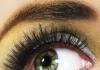 Как подчеркнуть каре-зеленый цвет глаз при помощи косметики Как подчеркнуть зелень в каре зеленых глазах